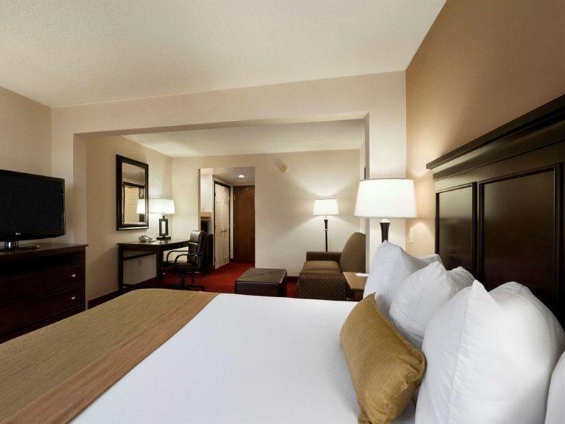 วินเกท บาย วินด์แฮม ชาร์ลอตแอร์พอร์ต เซาท์/ I-77 ทิโวลา Hotel ชาร์ล็อต ภายนอก รูปภาพ