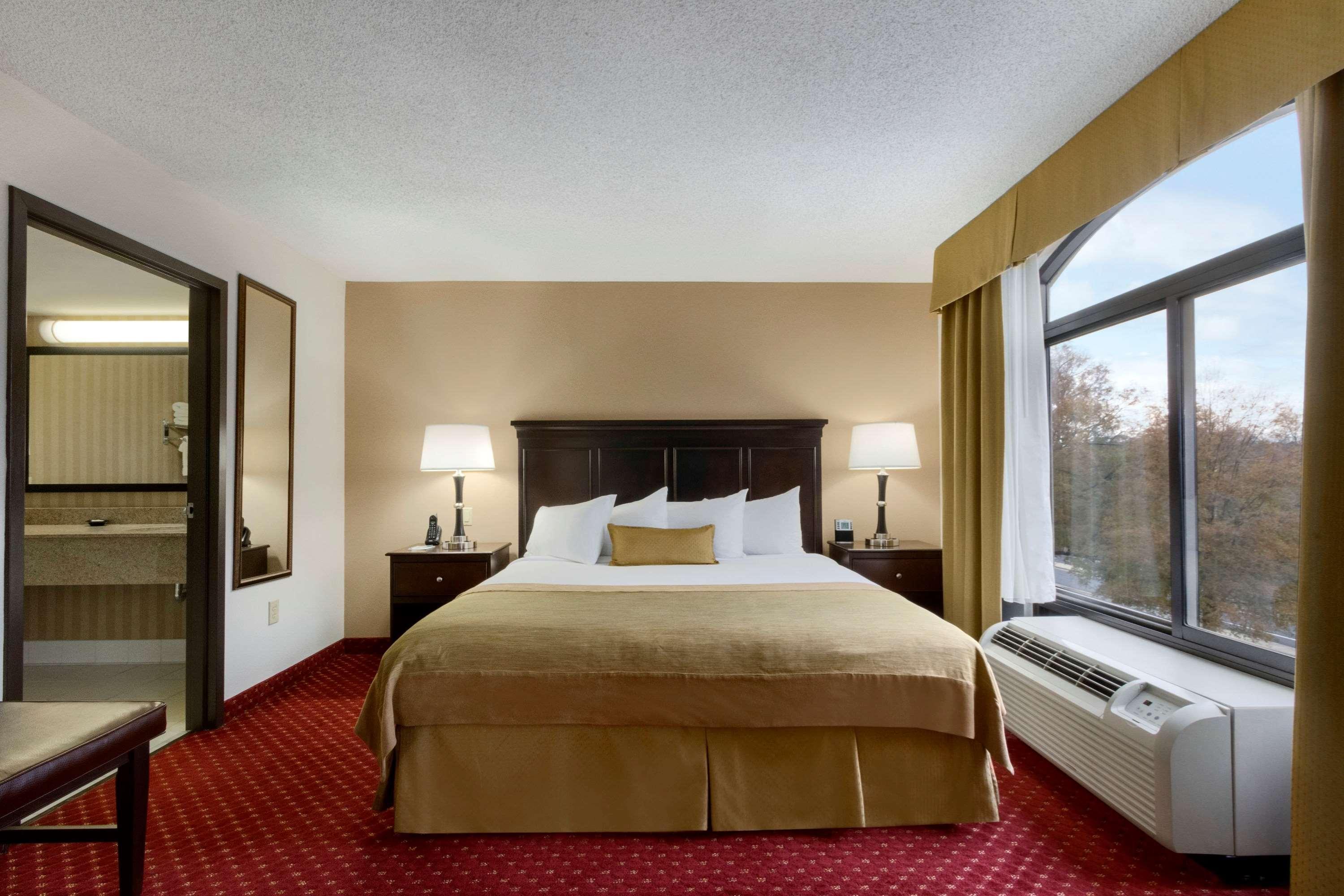 วินเกท บาย วินด์แฮม ชาร์ลอตแอร์พอร์ต เซาท์/ I-77 ทิโวลา Hotel ชาร์ล็อต ภายนอก รูปภาพ