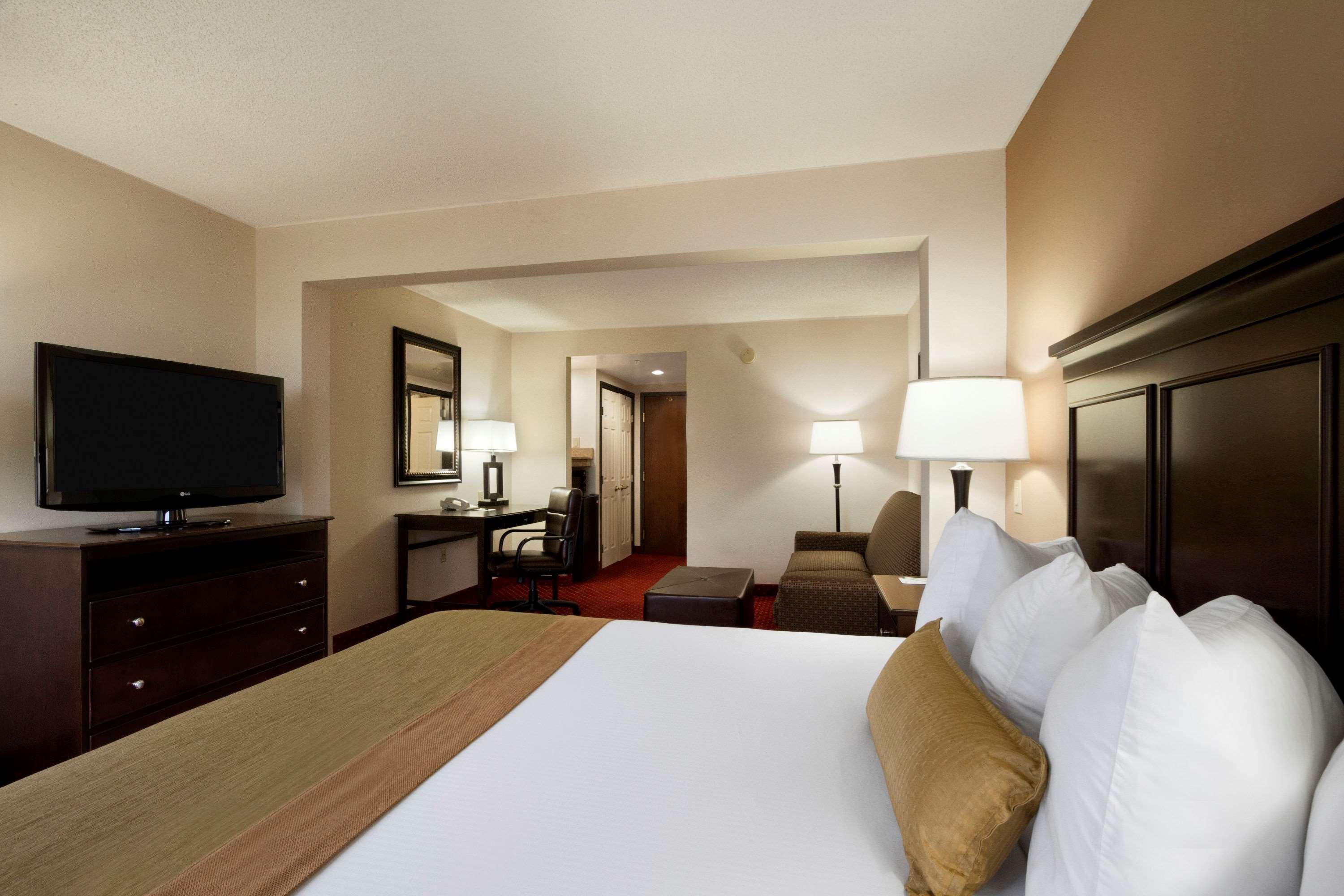 วินเกท บาย วินด์แฮม ชาร์ลอตแอร์พอร์ต เซาท์/ I-77 ทิโวลา Hotel ชาร์ล็อต ภายนอก รูปภาพ