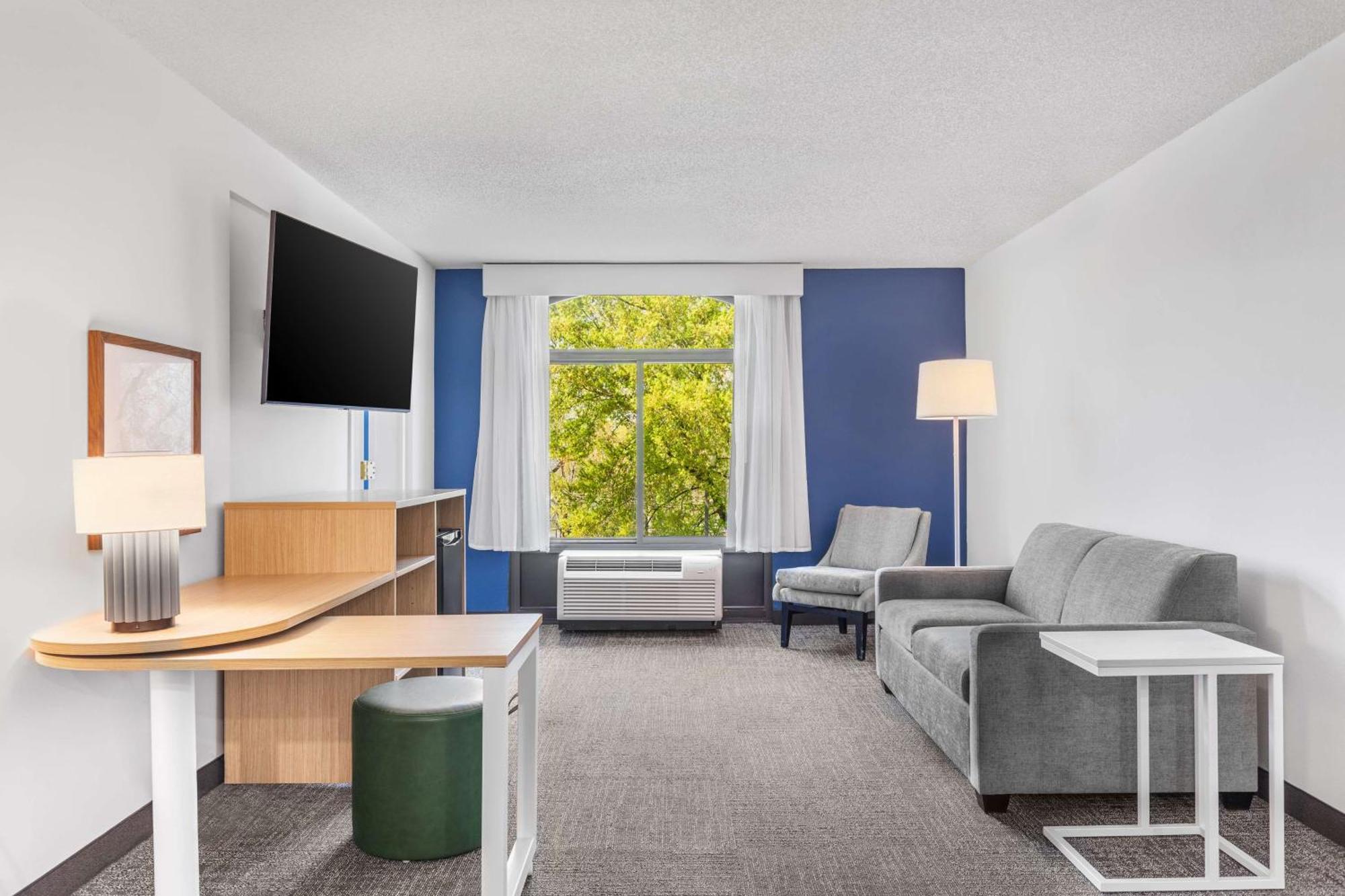 วินเกท บาย วินด์แฮม ชาร์ลอตแอร์พอร์ต เซาท์/ I-77 ทิโวลา Hotel ชาร์ล็อต ภายนอก รูปภาพ