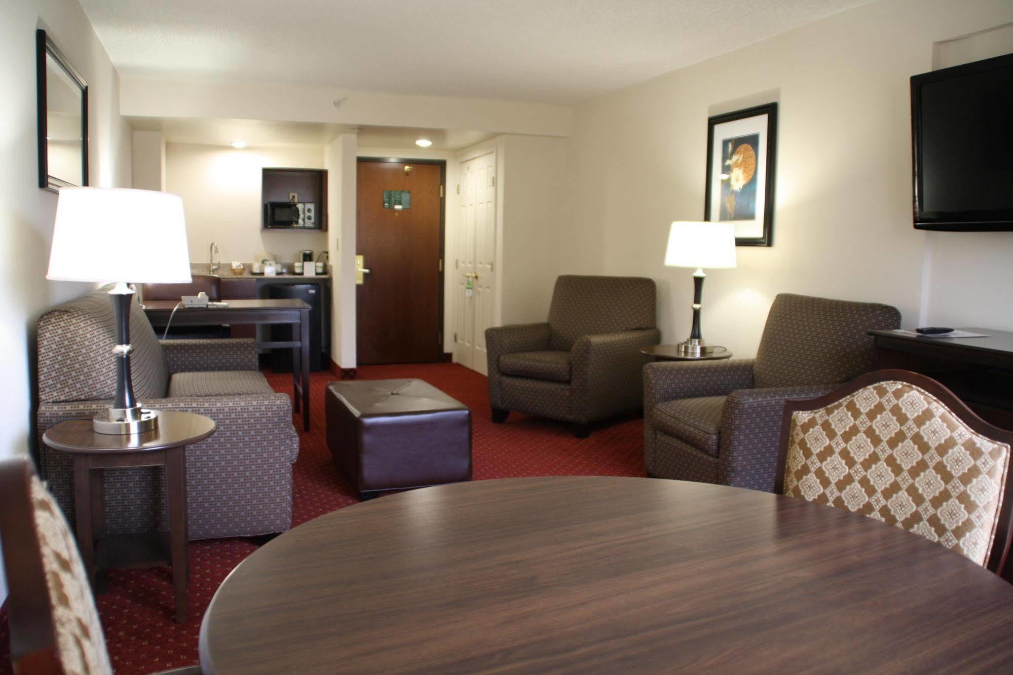 วินเกท บาย วินด์แฮม ชาร์ลอตแอร์พอร์ต เซาท์/ I-77 ทิโวลา Hotel ชาร์ล็อต ภายนอก รูปภาพ