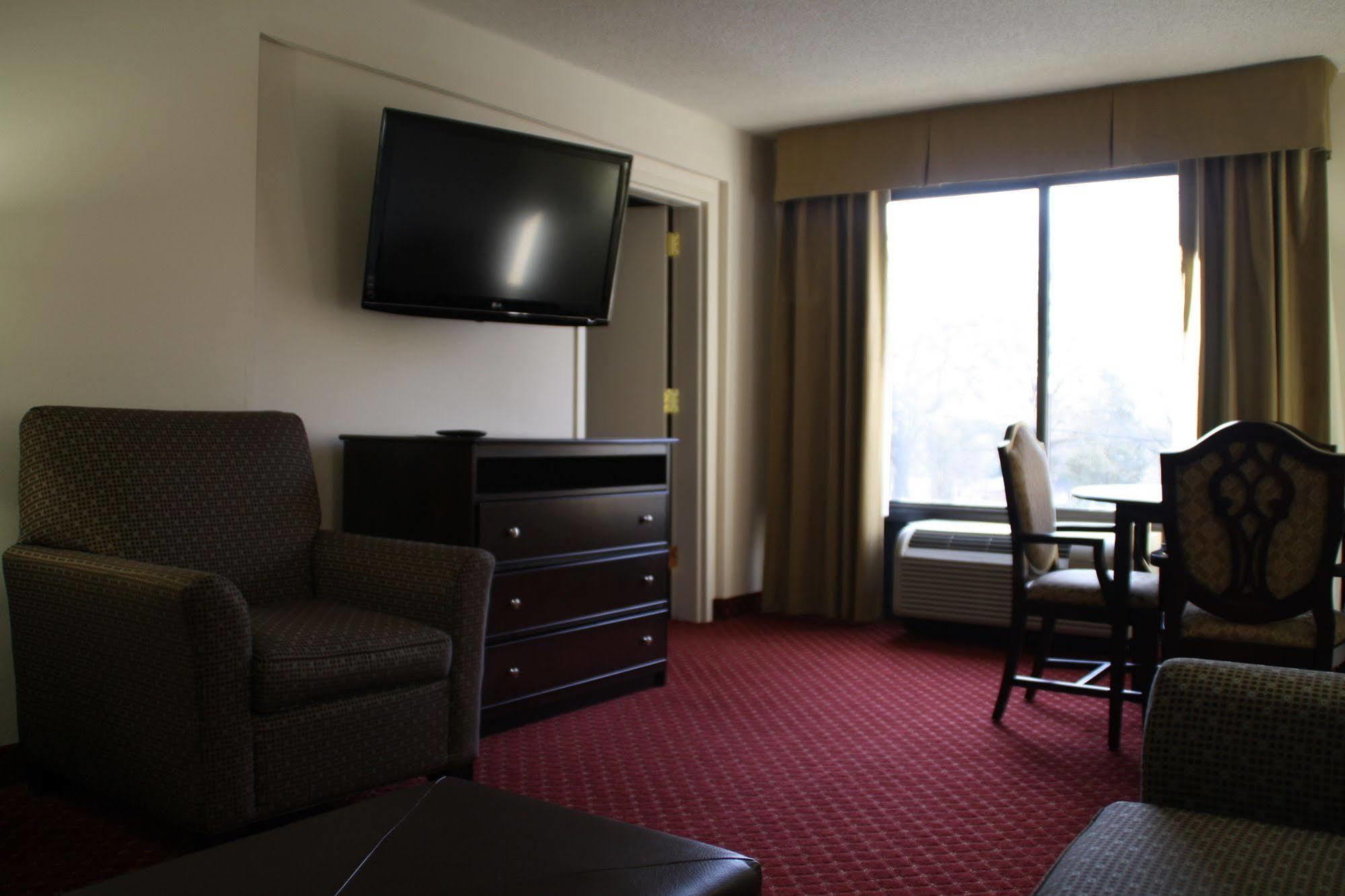 วินเกท บาย วินด์แฮม ชาร์ลอตแอร์พอร์ต เซาท์/ I-77 ทิโวลา Hotel ชาร์ล็อต ภายนอก รูปภาพ