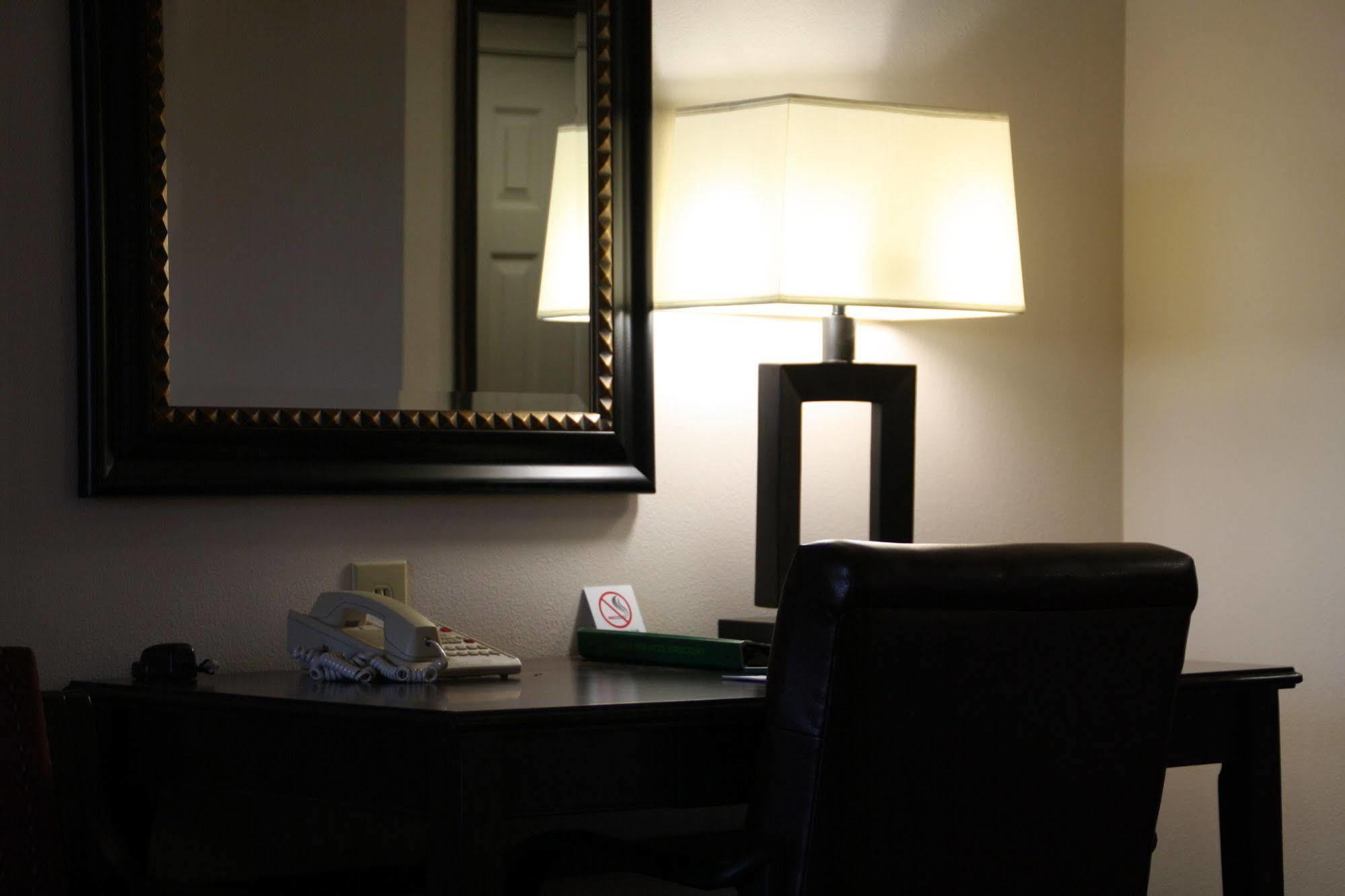 วินเกท บาย วินด์แฮม ชาร์ลอตแอร์พอร์ต เซาท์/ I-77 ทิโวลา Hotel ชาร์ล็อต ภายนอก รูปภาพ