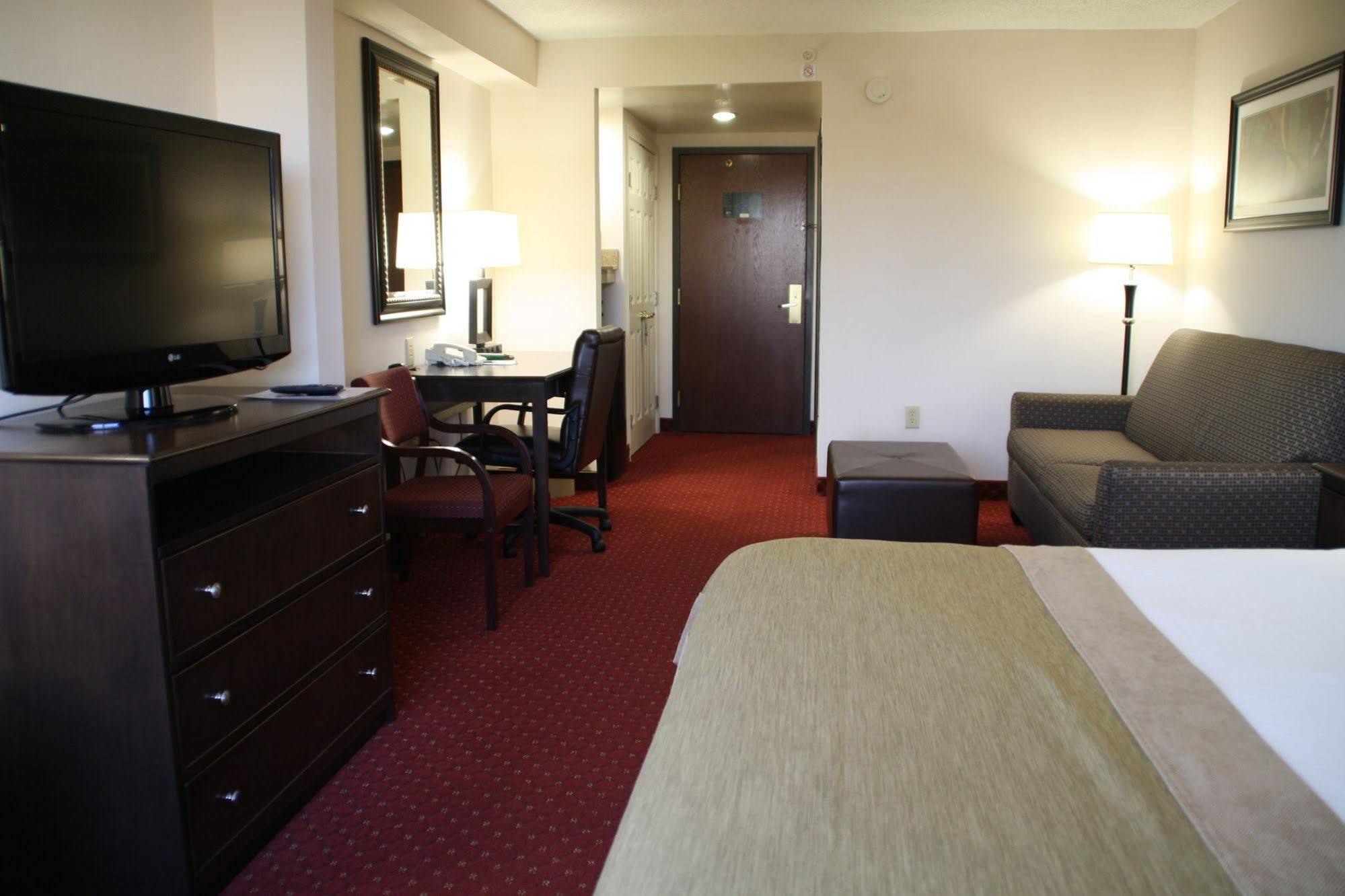 วินเกท บาย วินด์แฮม ชาร์ลอตแอร์พอร์ต เซาท์/ I-77 ทิโวลา Hotel ชาร์ล็อต ภายนอก รูปภาพ