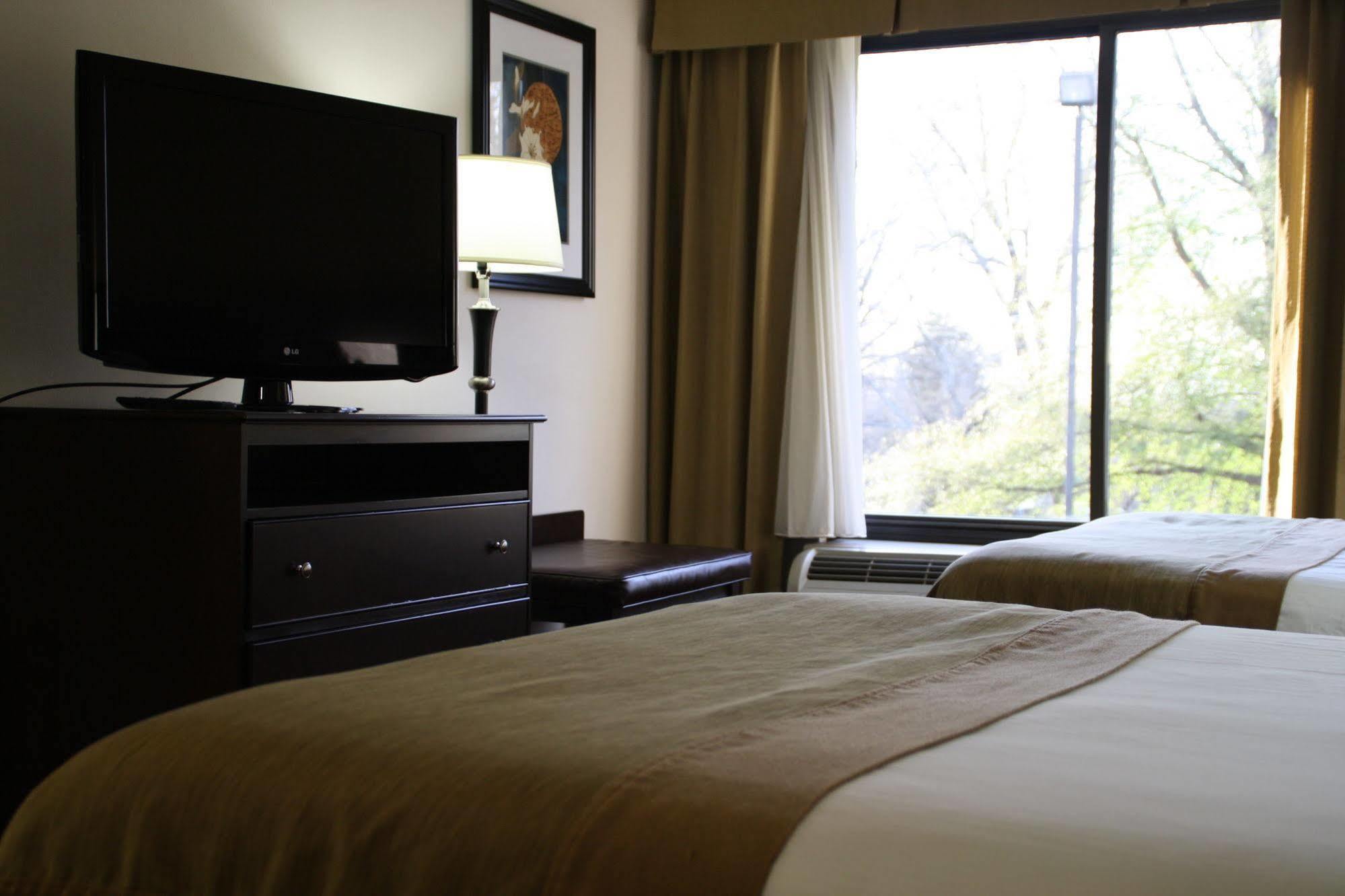 วินเกท บาย วินด์แฮม ชาร์ลอตแอร์พอร์ต เซาท์/ I-77 ทิโวลา Hotel ชาร์ล็อต ภายนอก รูปภาพ