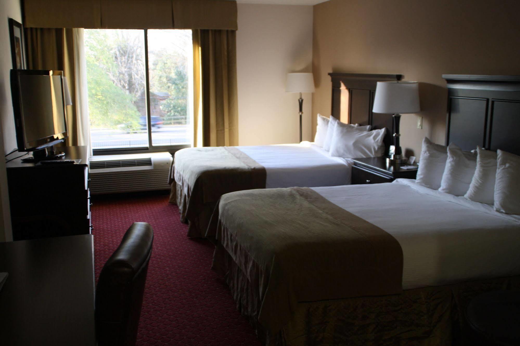 วินเกท บาย วินด์แฮม ชาร์ลอตแอร์พอร์ต เซาท์/ I-77 ทิโวลา Hotel ชาร์ล็อต ภายนอก รูปภาพ